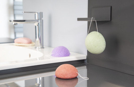 Après l'utilisation d'une éponge konjac faut-il hydrater son visage ?