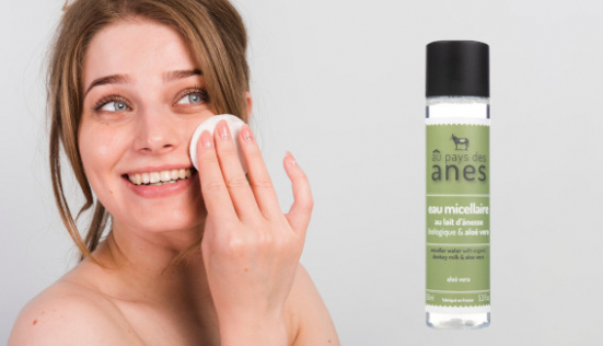 Une eau micellaire au lait d’ânesse pour démaquiller votre peau en douceur