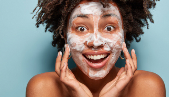 Pourquoi utiliser un savon au lait d’ânesse pour se laver le visage ?
