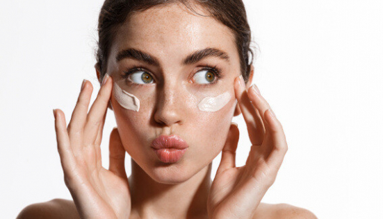 Nourrir et hydrater sa peau, quelles différences ?