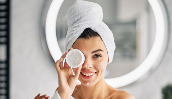 Quelle crème visage pour une peau déshydratée ?