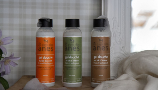 Comparaison de nos marques de gel douche au lait d'ânesse : comment choisir ?
