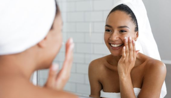 Soin visage : comment appliquer sa crème de jour au lait d’ânesse ?