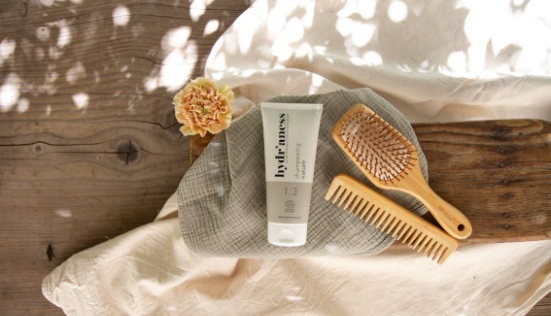 Les avantages à utiliser une brosse ou un peigne en bois