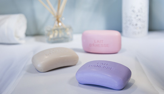 Le savon solide au lait d’ânesse : soin de beauté ancestral aux multiples vertus