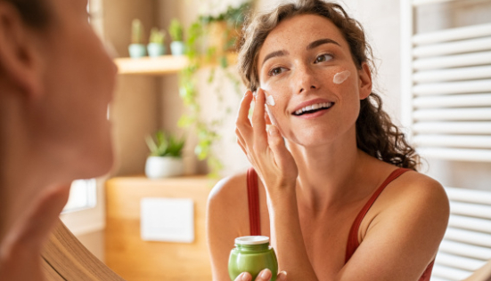 Quelle routine de soin adopter au quotidien avant un maquillage naturel ?