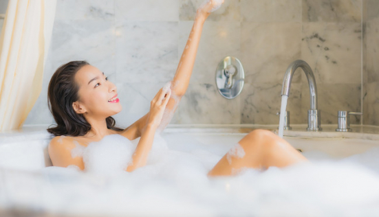 Un savon solide pour une douche zéro déchet
