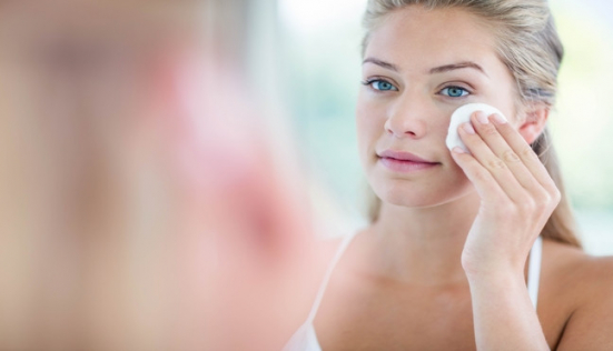 Le démaquillage : la clé d'une belle peau