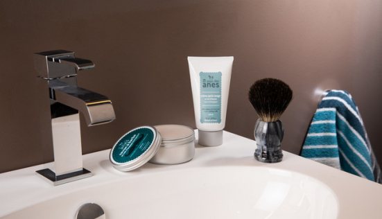 Sublimez votre routine de rasage avec le savon à barbe Au Pays des Ânes ! 