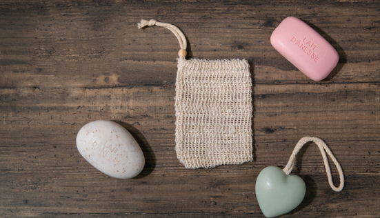 Le pochon sauve-savon 3 en 1 : le must-have d’une routine beauté écolo