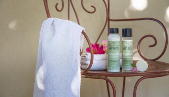 Comment nettoyer votre contour de l’œil en douceur ?