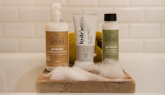 Gel douche au lait d’ânesse : le remède cutané aux eaux calcaires ?